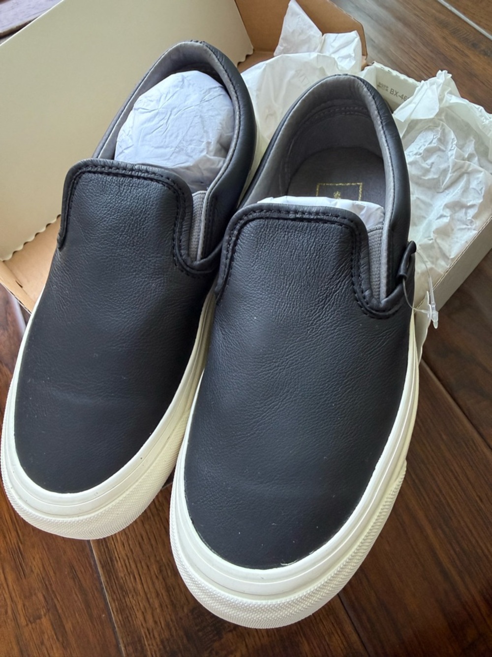 Aritzia Vans Classic Leather Slip-On